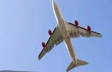 بريطانيا تواجه أزمة وقود للطائرات مع اقتراب نفاد الشحنات المستوردة من الخليج