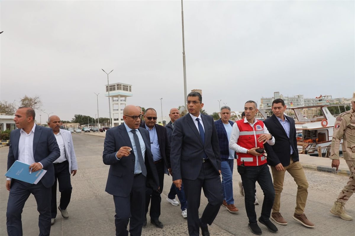 المينا السباحى