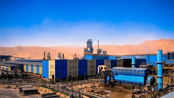 وزير الصناعه تفقد مصانع السويس للصلب