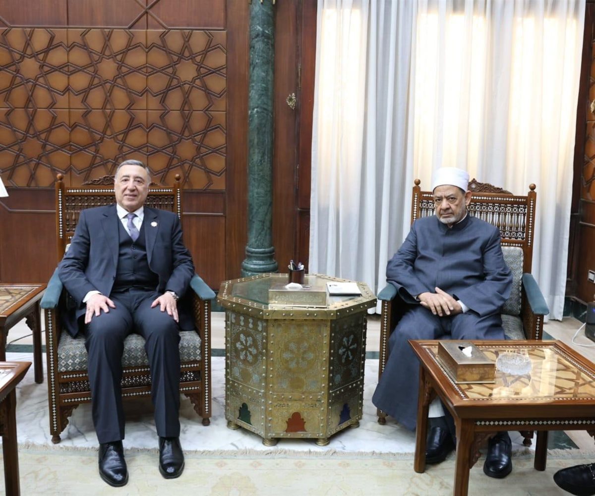 شيخ الأزهر يستقبل رئيس المحكمة الدستورية العليا