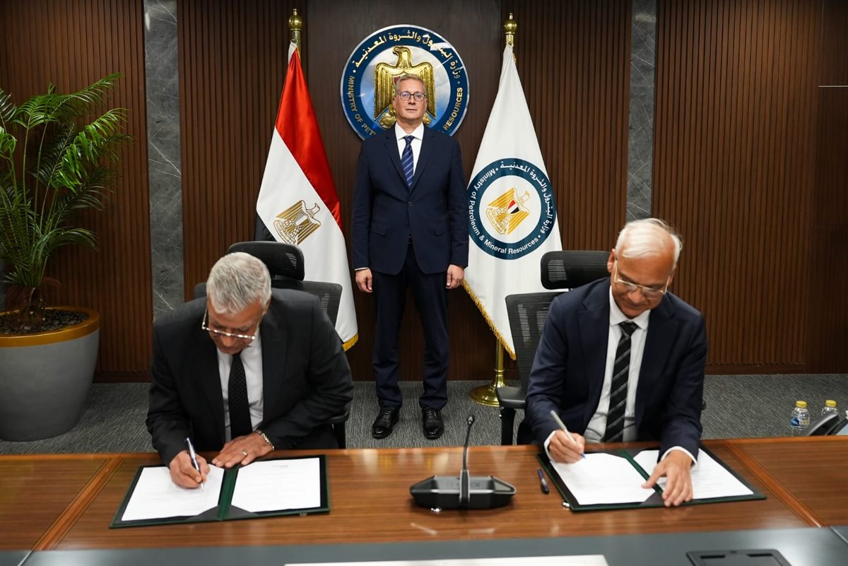 وزير البترول يشهد توقيع عقد توريد خام الفوسفات للمجمع الصناعي الجديد بالمنطقة الاقتصادية لقناة السويس