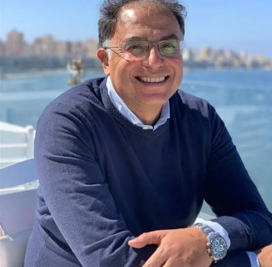 الروائي أشرف العشماوي