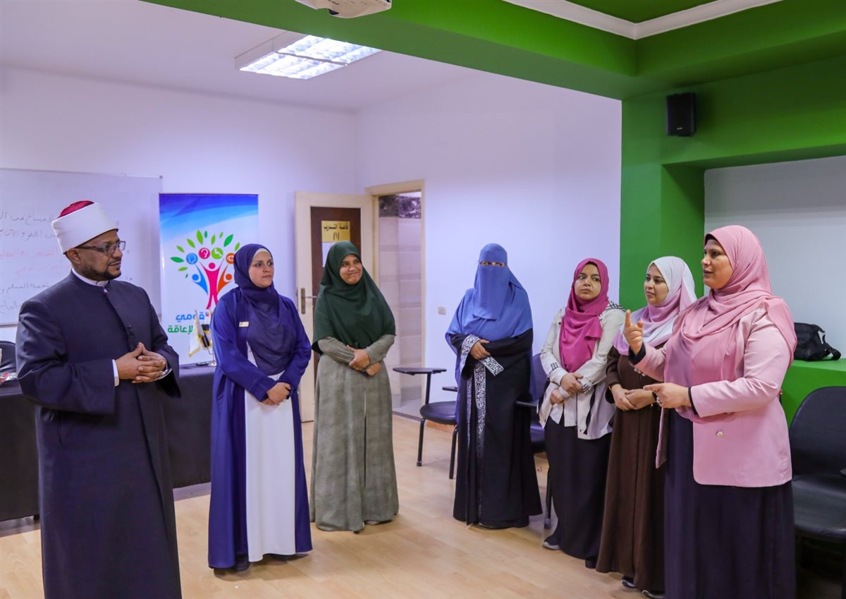أمين البحوث الإسلامية يتفقد ختام برنامج تدريب الوعَّاظ والواعظات على لغة الإشارة