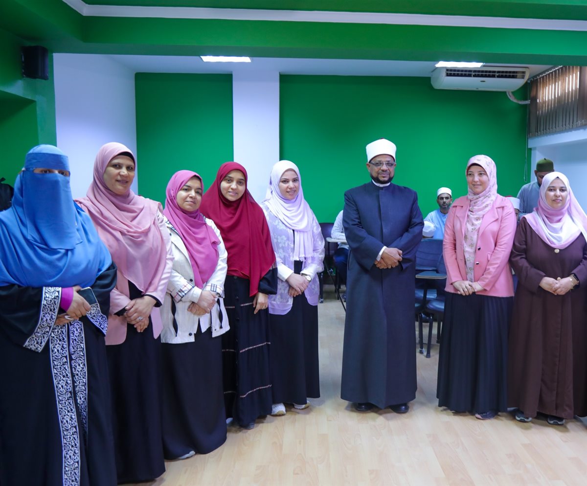 أمين البحوث الإسلامية يتفقد ختام برنامج تدريب الوعَّاظ والواعظات على لغة الإشارة