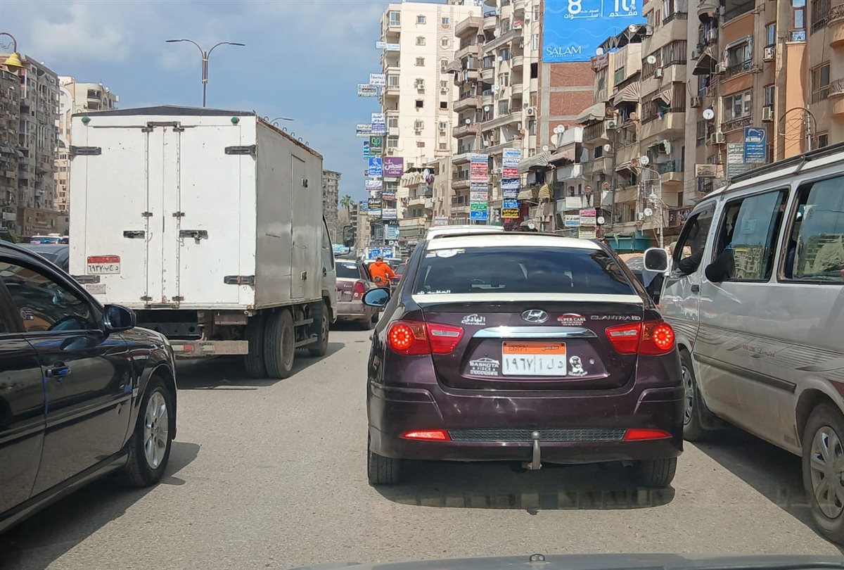أحد الشوارع المزدحمة