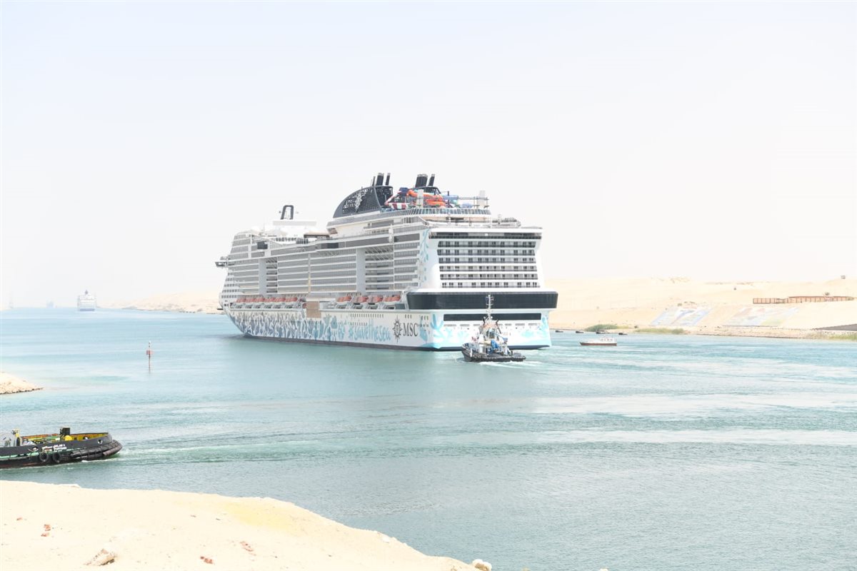 عبور أكبر سفينة سياحية في العالم قناة السويس