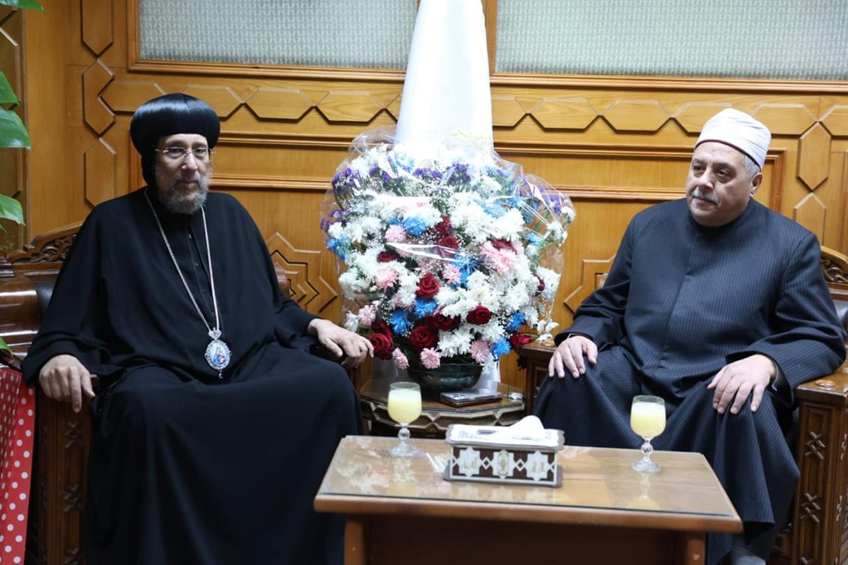 أيمن عبدالغني يستقبل الأنبا إرميا ووفد بيت العائلة المصرية