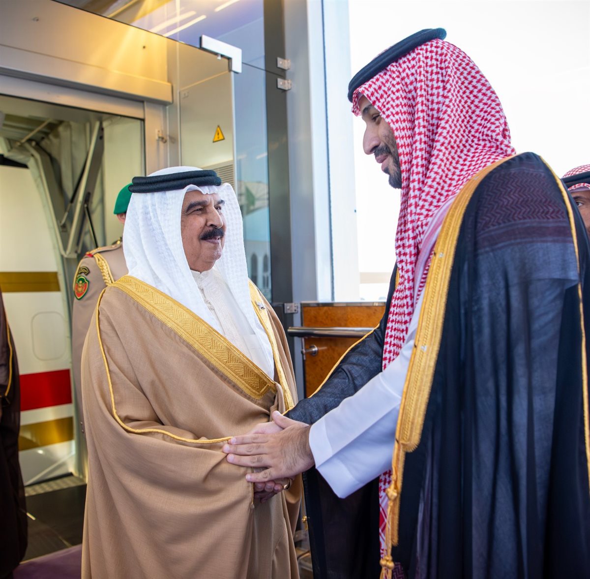 ولى العهد السعودى يستقبل ملك البحرين