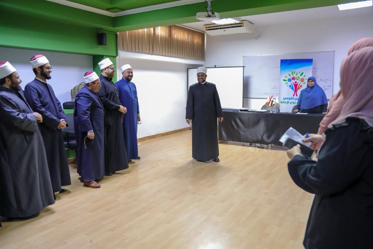 أمين البحوث الإسلامية يتفقد اختبارات برنامج تدريب الوعاظ على لغة الإشارة