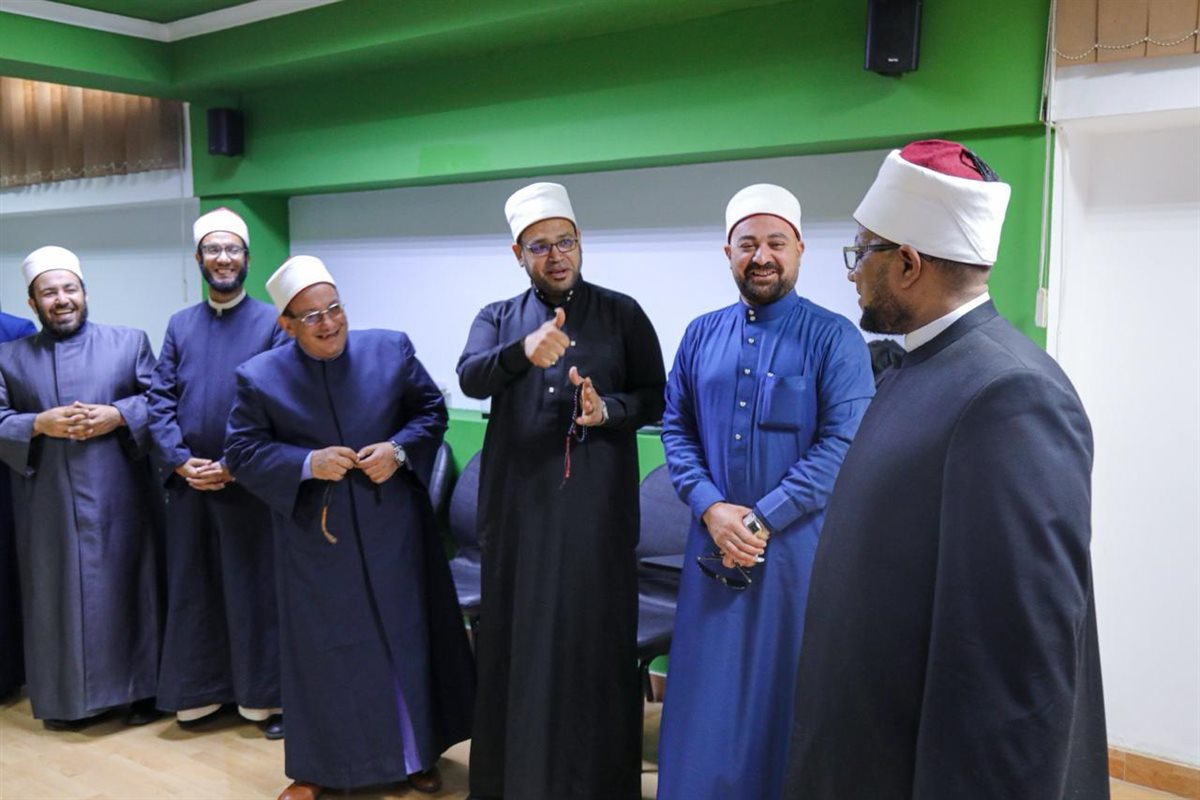 أمين البحوث الإسلامية يتفقد اختبارات برنامج تدريب الوعاظ على لغة الإشارة