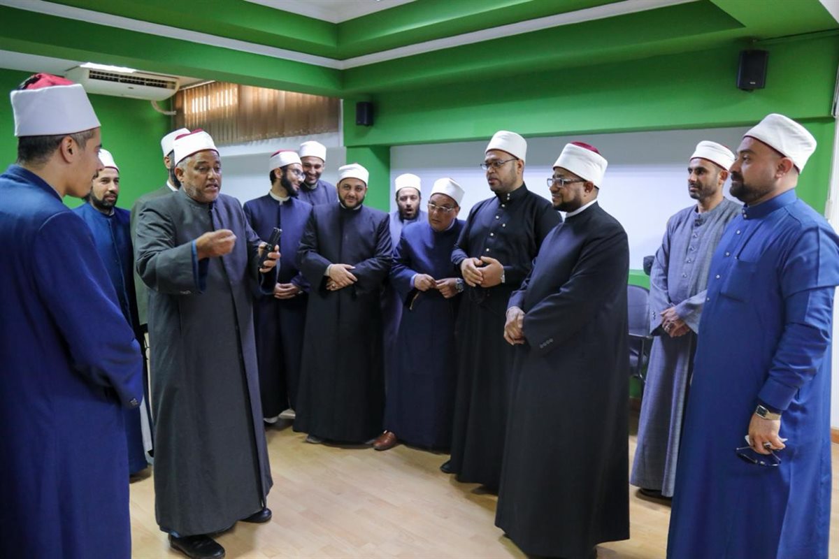 أمين البحوث الإسلامية يتفقد اختبارات برنامج تدريب الوعاظ على لغة الإشارة