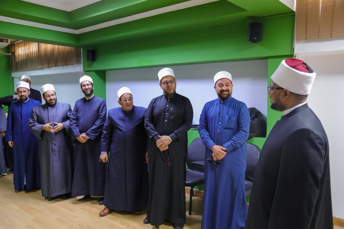 أمين البحوث الإسلامية يتفقد اختبارات برنامج تدريب الوعاظ على لغة الإشارة