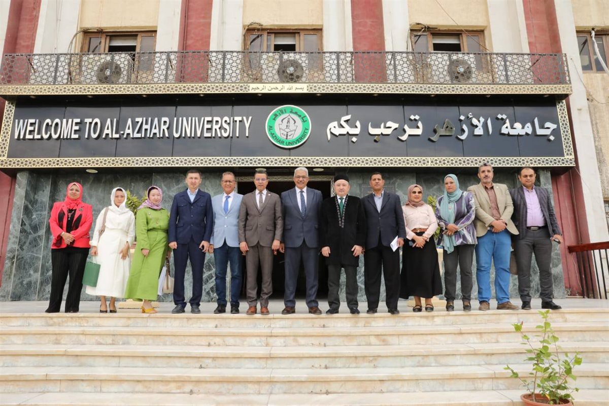 نائب رئيس جامعة نور مبارك بكازخستان يزور جامعة الأزهر لبحث التعاون العلمي