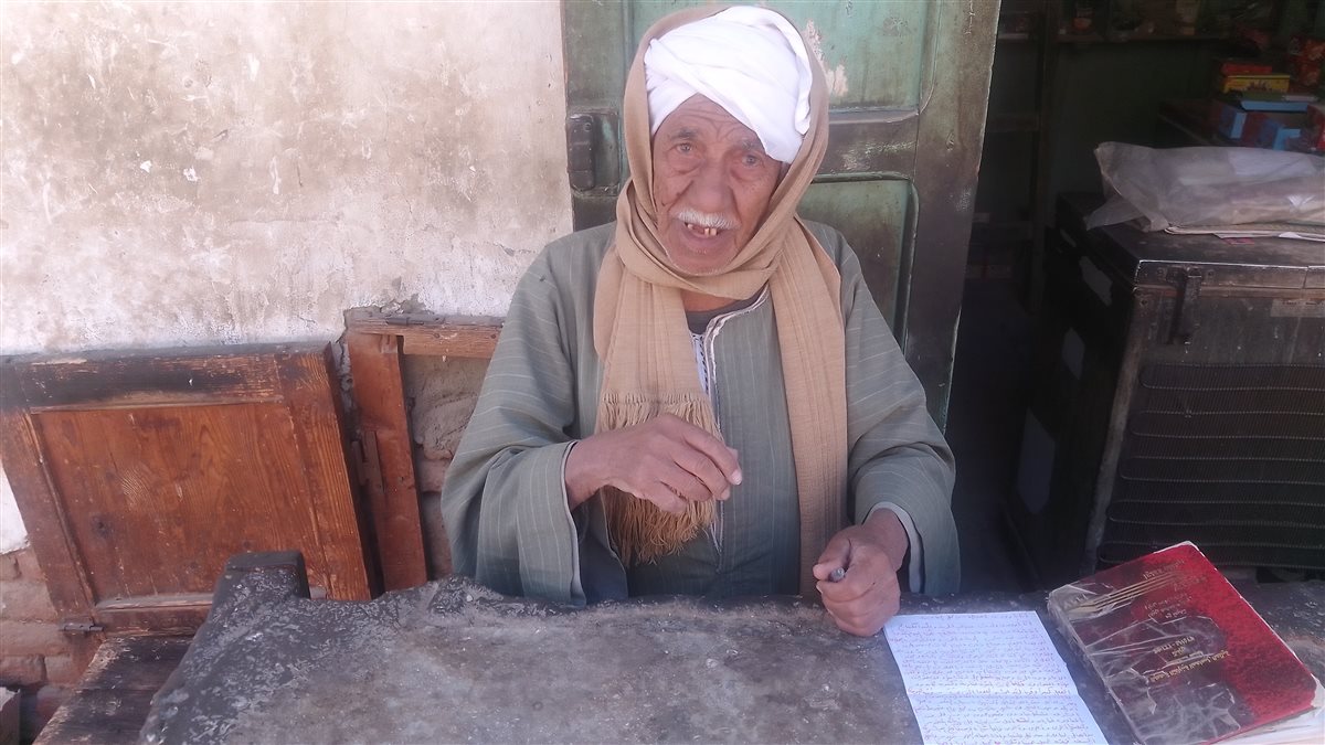 سيد مبارك شيخ المعمرين فى نجع البارود والبالغ من العمر 94 عاماً