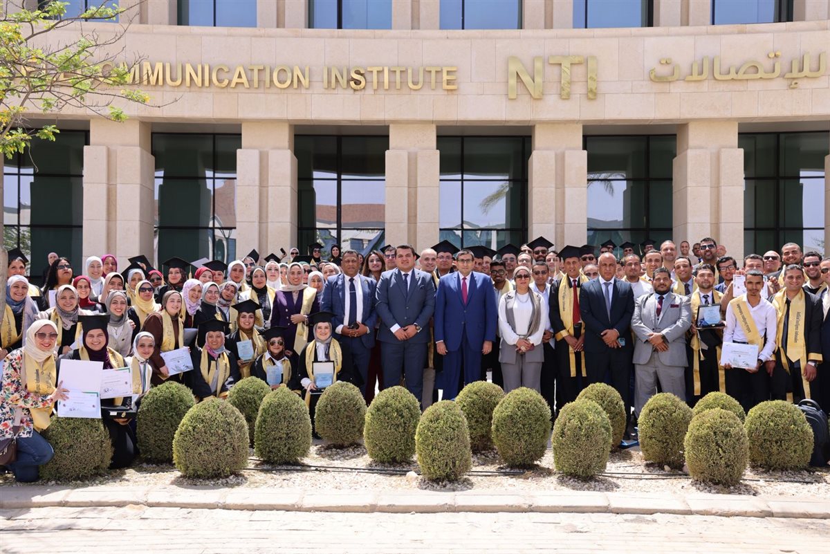 تخريج 1627 سفيراً للذكاء الاصطناعي