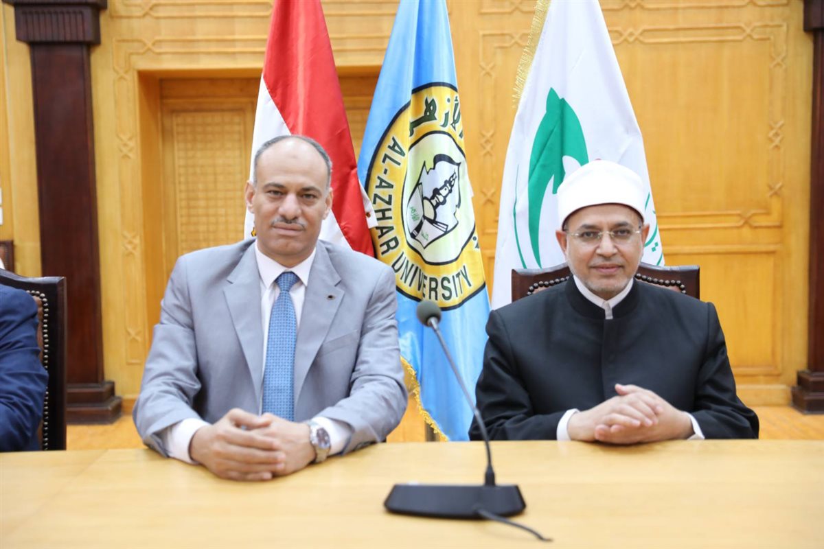 جامعة الأزهر وهيئة البريد توقعان بروتوكول لتقديم باقة من الخدمات المالية للطلاب والعاملين