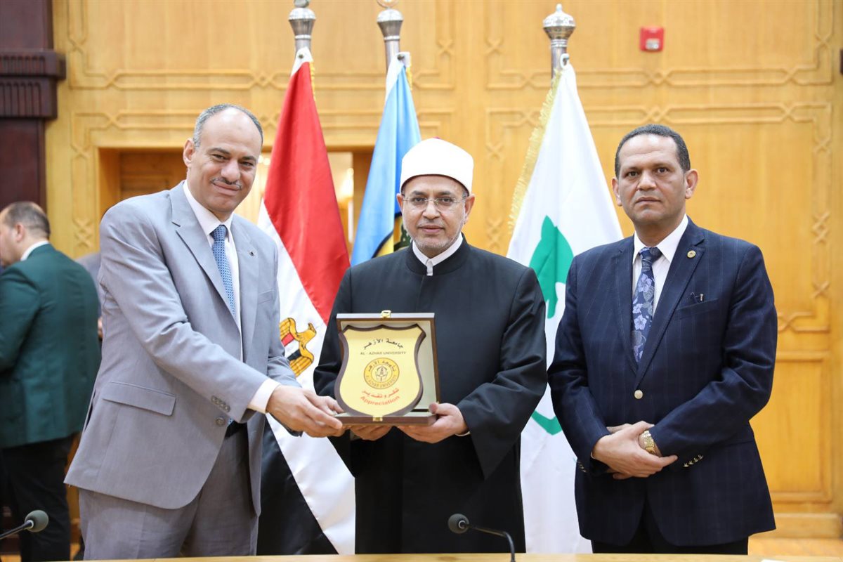 جامعة الأزهر وهيئة البريد توقعان بروتوكول لتقديم باقة من الخدمات المالية للطلاب والعاملين