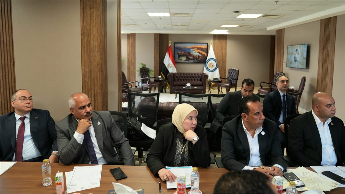 وزير البترول يناقش مع نواب البرلمان مطالب واحتياجات المواطنين