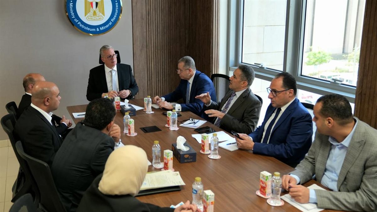 وزير البترول يناقش مع نواب البرلمان مطالب واحتياجات المواطنين