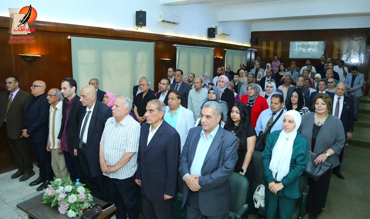 الأعضاء الجدد يؤدون القسم