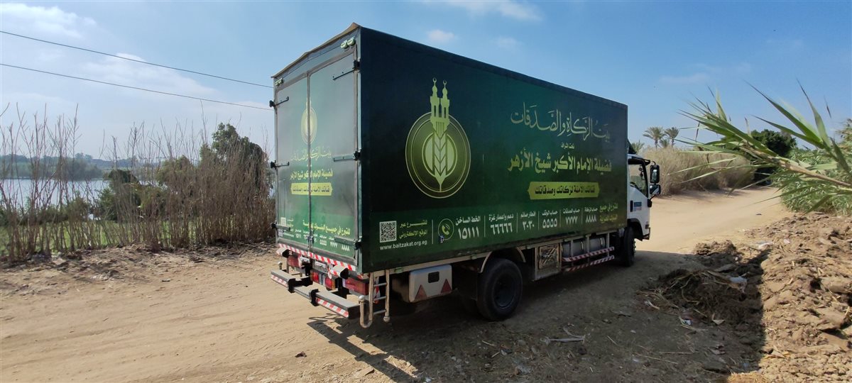 بيت الزكاة ينتهي من توزيع لحوم الصدقات على 10 آلاف أُسرة بمحافظات القنال