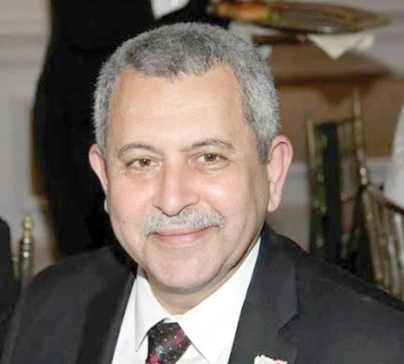 الدكتور أحمد محارم الكاتب المحلل السياسى