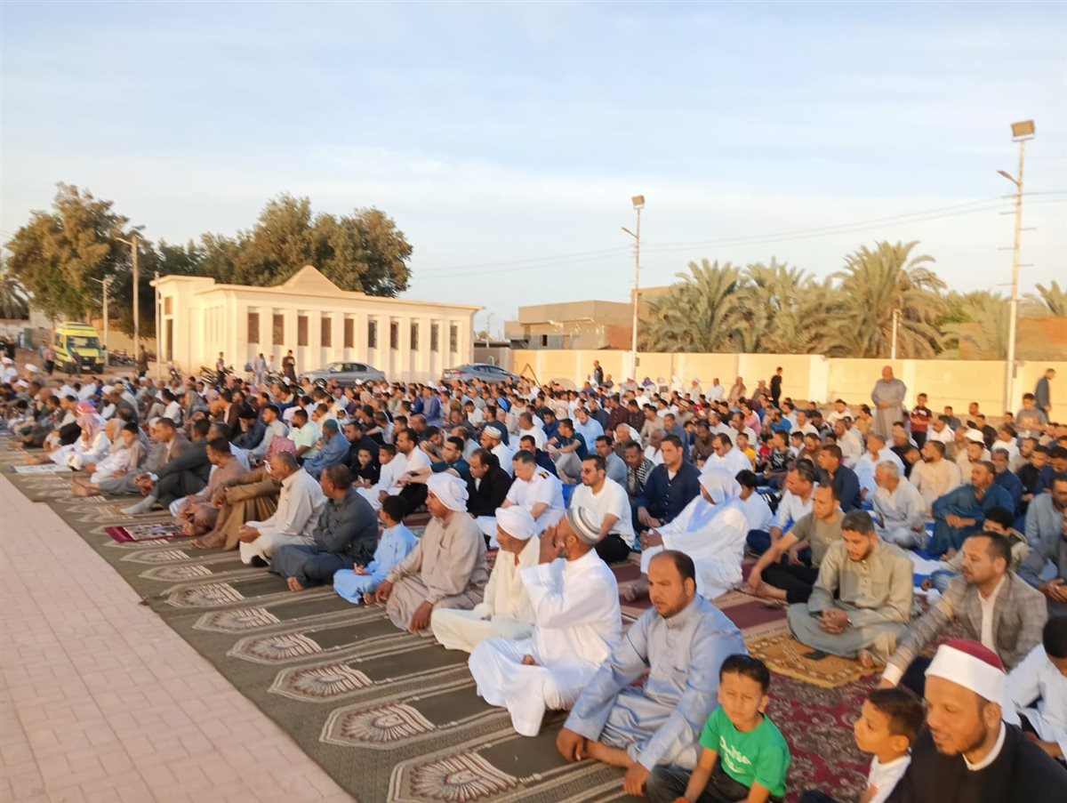 الأوقاف: إقبال حاشد على ساحات الصلاة والمساجد