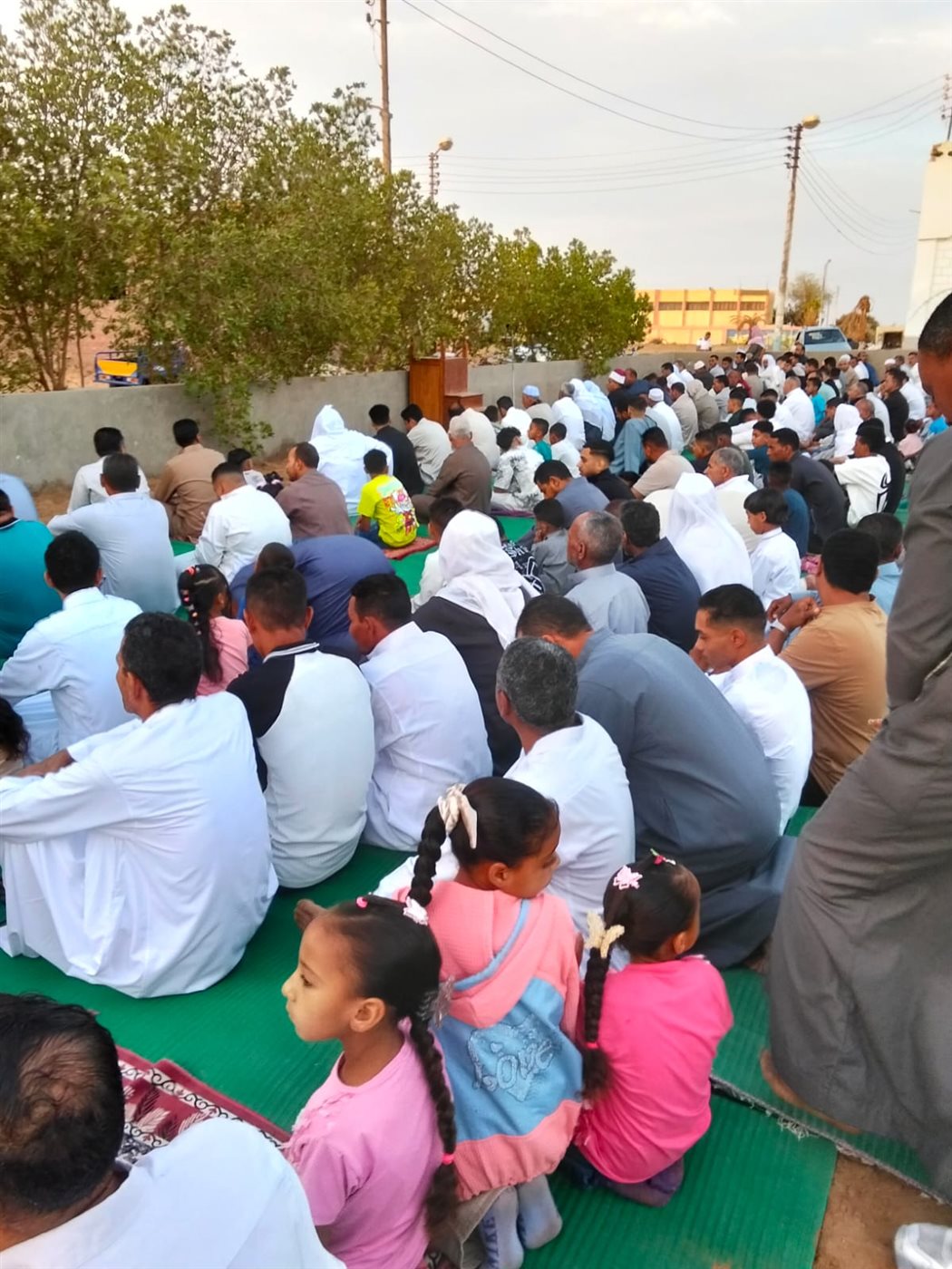 الأوقاف: إقبال حاشد على ساحات الصلاة والمساجد
