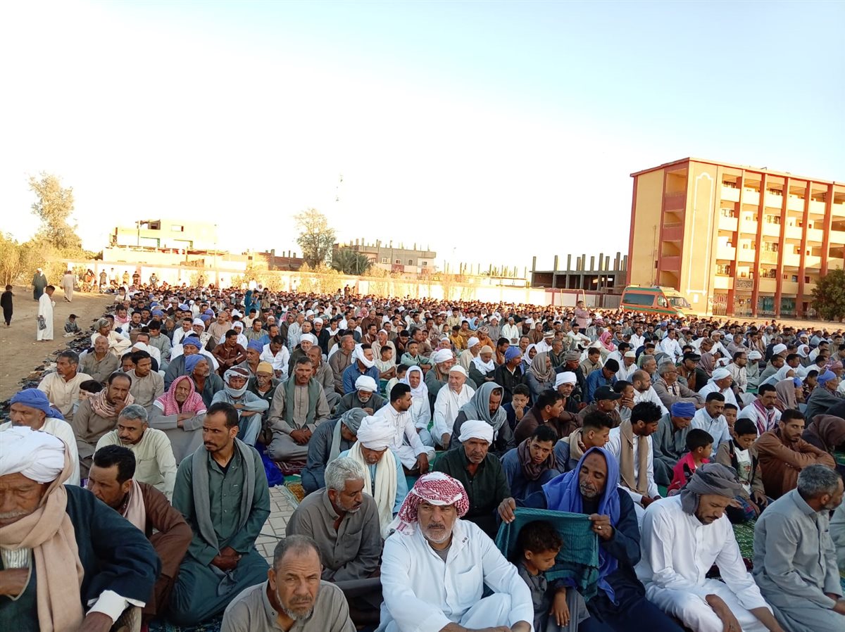 الأوقاف: إقبال حاشد على ساحات الصلاة والمساجد