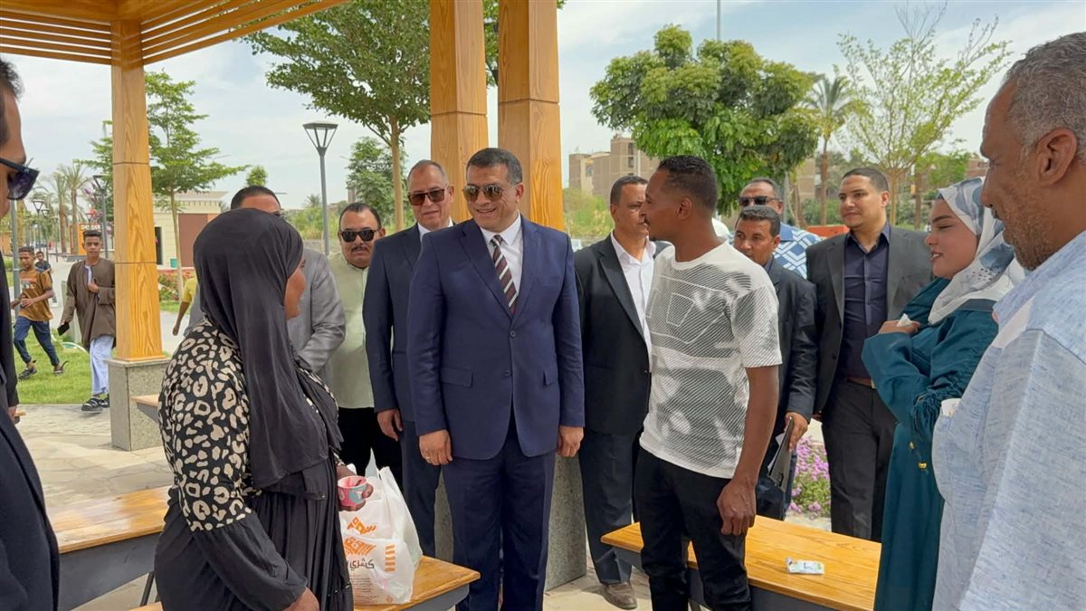 المحافظ يتفقد الكورنيش