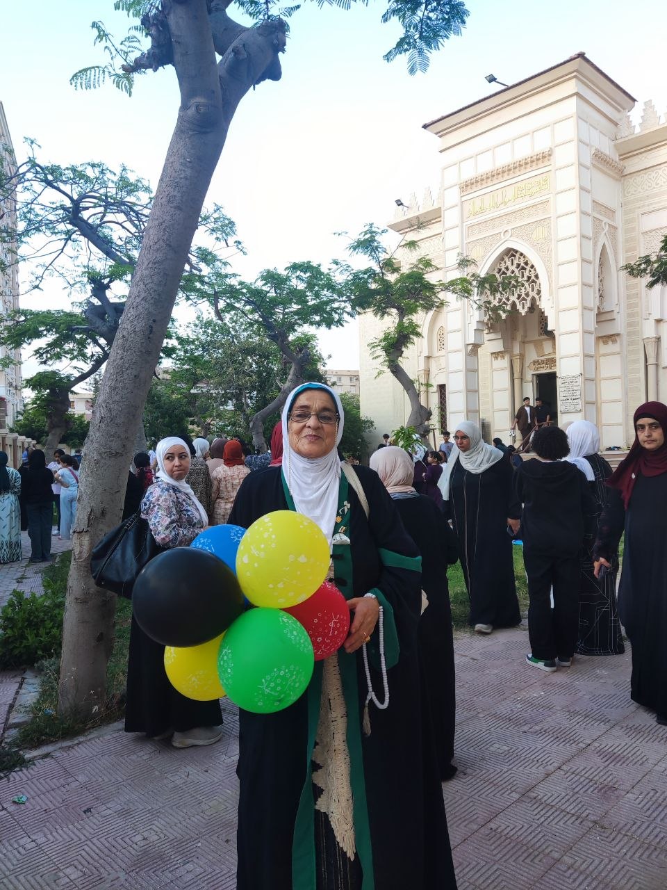 واعظات الأوقاف يُسهمن في تنظيم المساحات المخصصة للسيدات في صلاة العيد