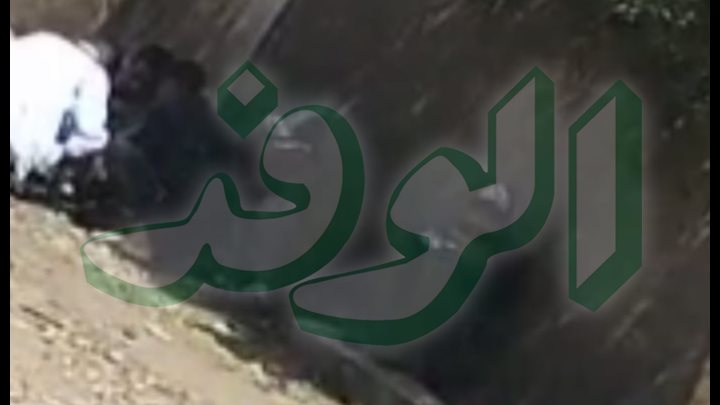 مجموعة تتعاطى المخدرات بسور المحطة بوسط مدينة كوم أمبو
