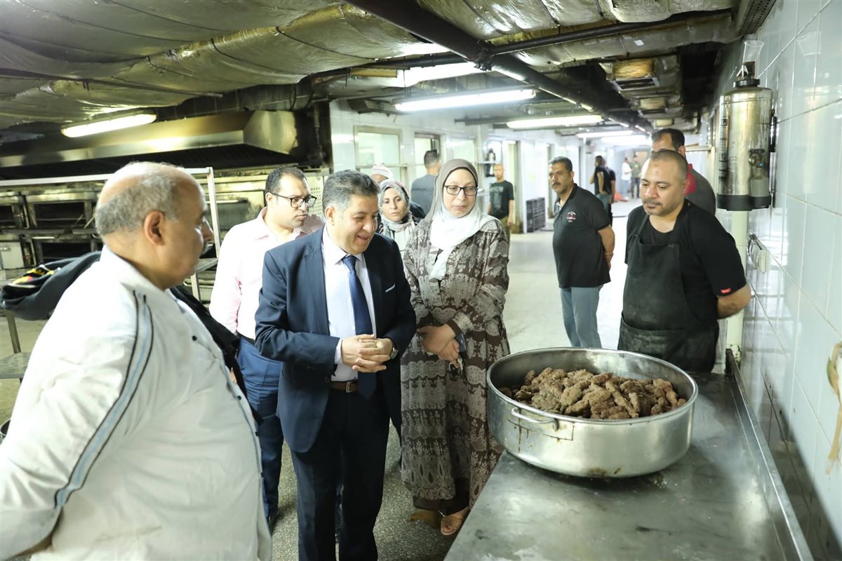 نائب رئيس جامعة الأزهر يتفقد المدينة الجامعية للطالبات