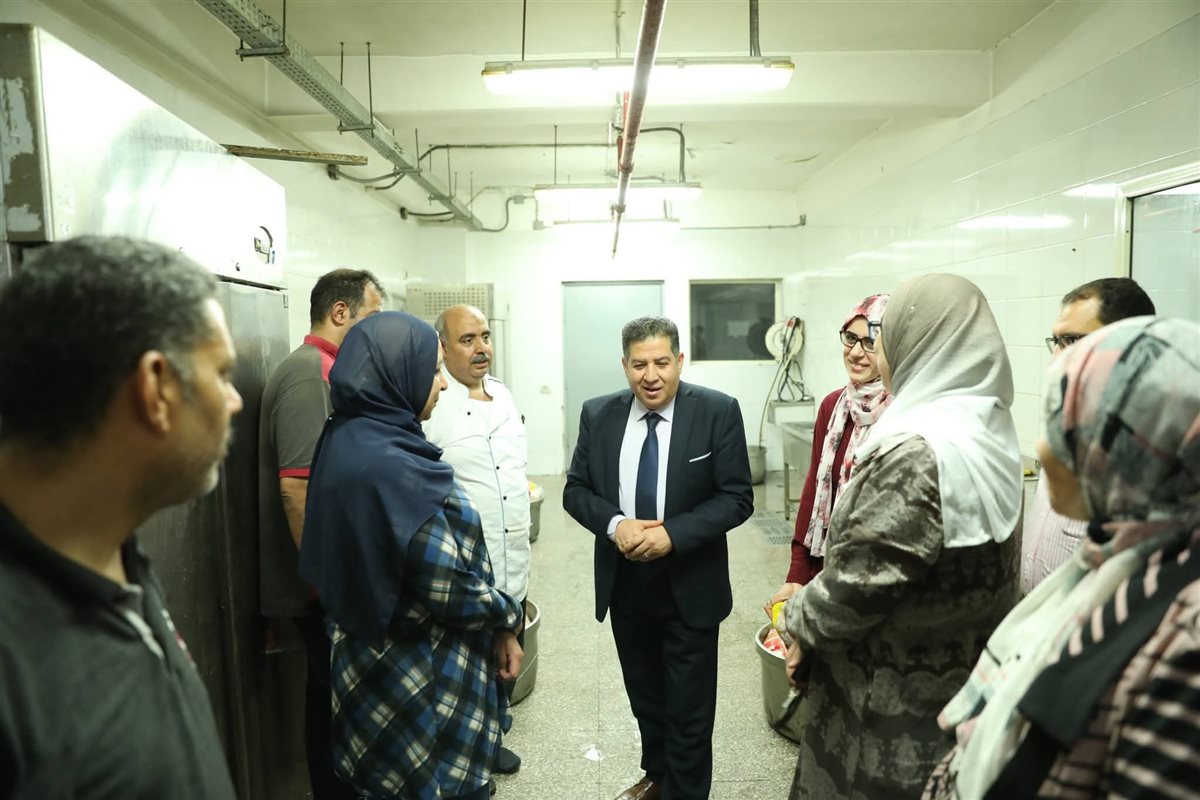 نائب رئيس جامعة الأزهر يتفقد المدينة الجامعية للطالبات