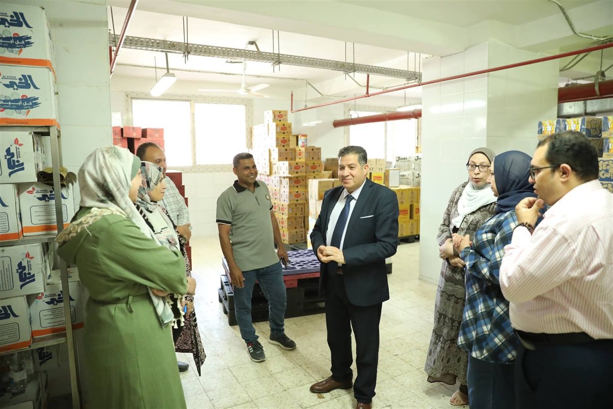نائب رئيس جامعة الأزهر يتفقد المدينة الجامعية للطالبات