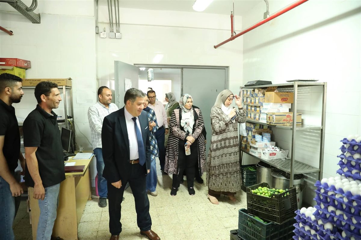 نائب رئيس جامعة الأزهر يتفقد المدينة الجامعية للطالبات