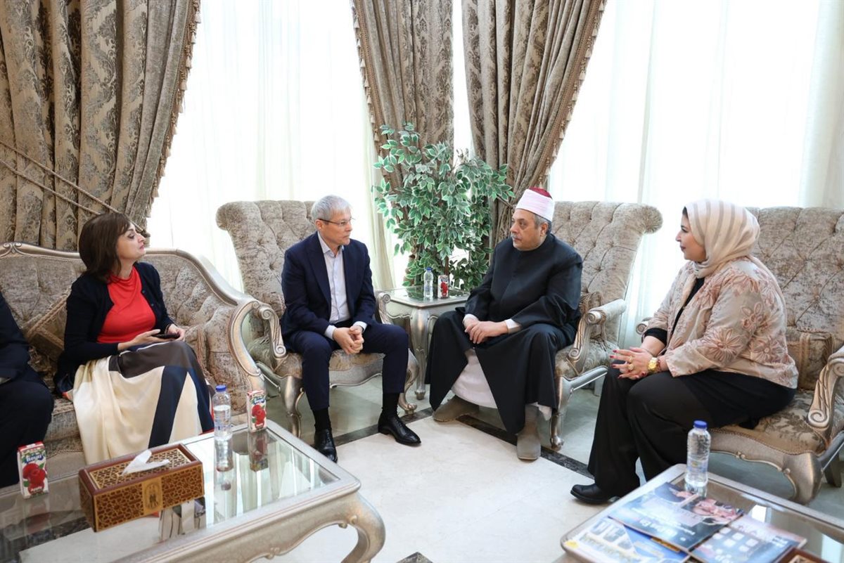 أيمن عبدالغني يستقبل المرشح الروماني لمنصب الأمين العام للمنظمة الدولية للفرنكوفونية