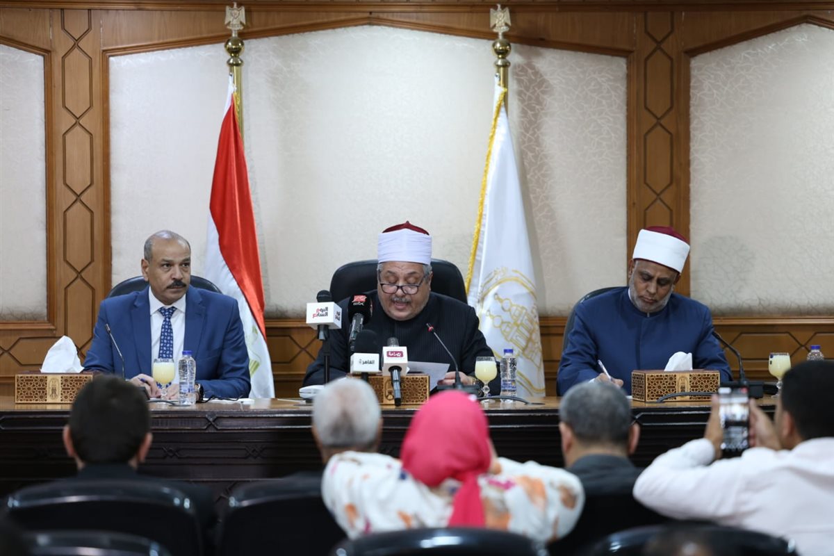 الشيخ أيمن عبد الغني يجيب عن أسئلة الصحفيين بشأن امتحانات الثانوية الأزهرية