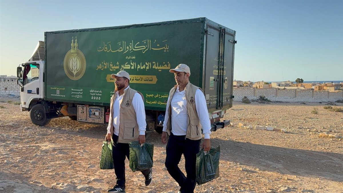 بيت الزكاة ينتهي من توزيع لحوم الأضاحي على الأُسَرِ المستحِقَّة في مطروح