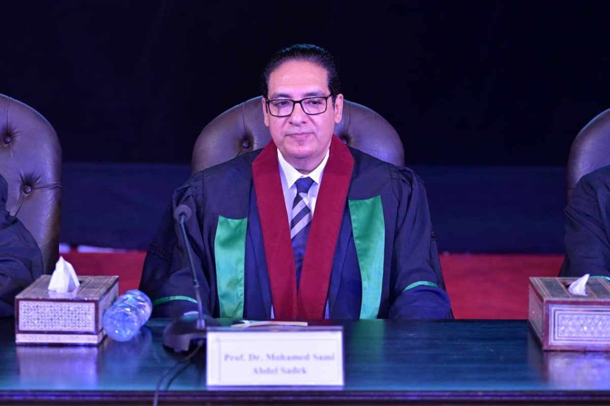 محمد سامي عبد الصادق رئيس جامعة القاهرة
