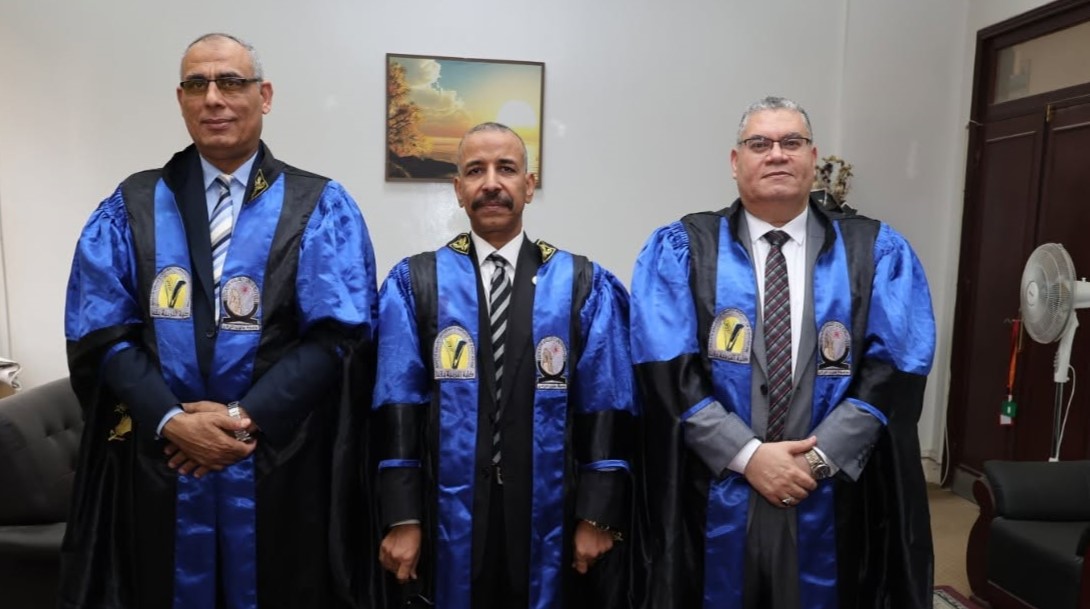 لجنة مناقشة الرسالة