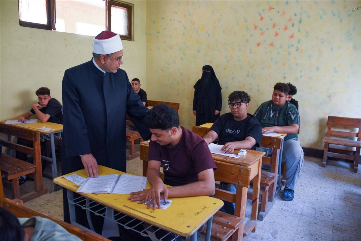 رئيس جامعة الأزهر يتفقد لجان الثانوية الأزهرية بمدينة نصر
