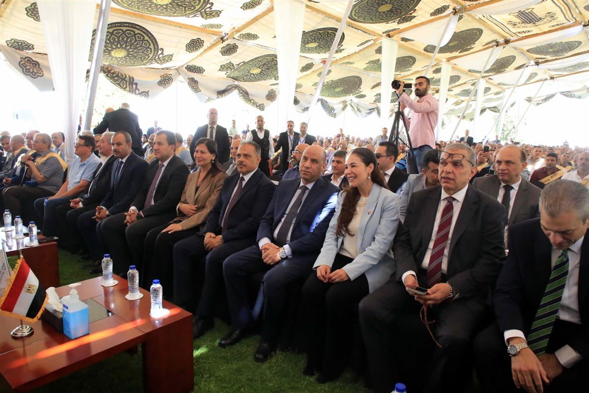النساجون تكرم رواد الصناعه