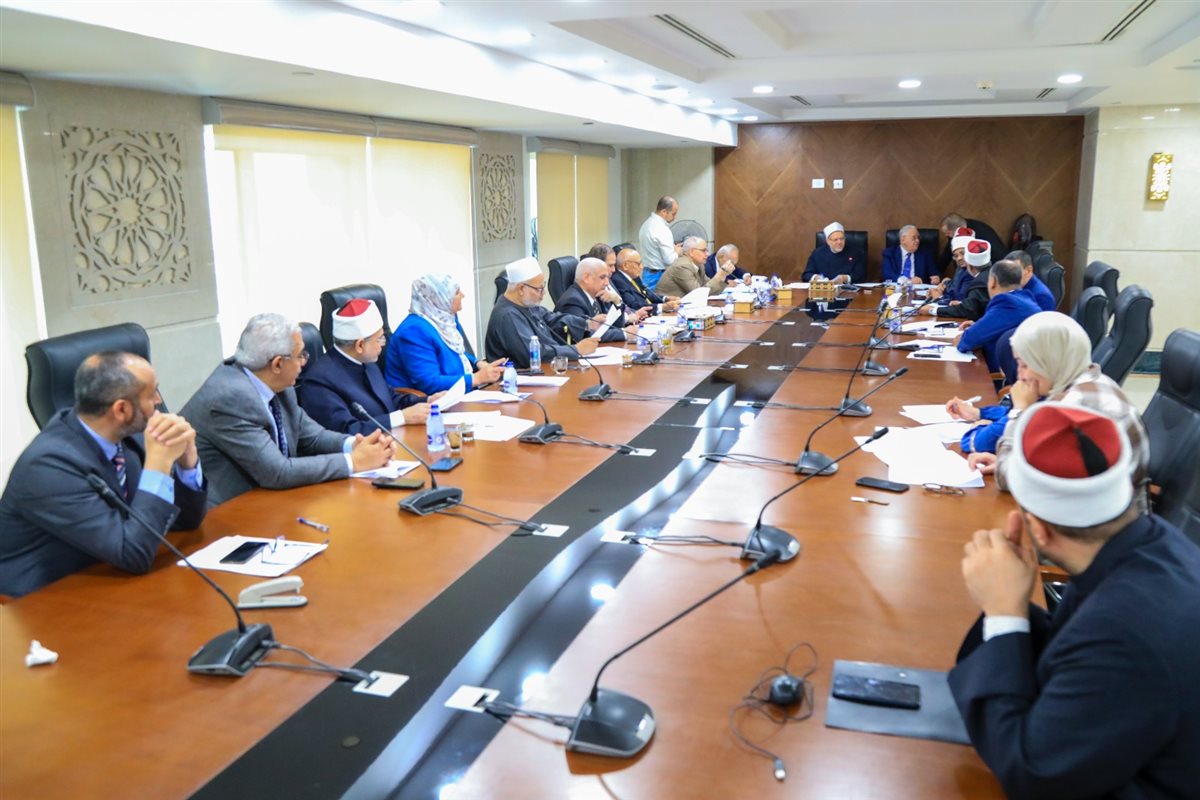 البحوث الإسلامية يناقش قضايا شرعية معاصرة تتعلق بالتطبيقات الطبية الحديثة