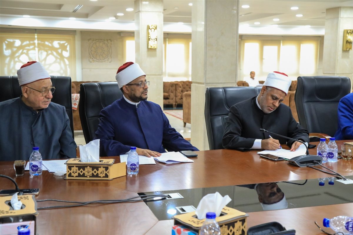 البحوث الإسلامية يناقش قضايا شرعية معاصرة تتعلق بالتطبيقات الطبية الحديثة