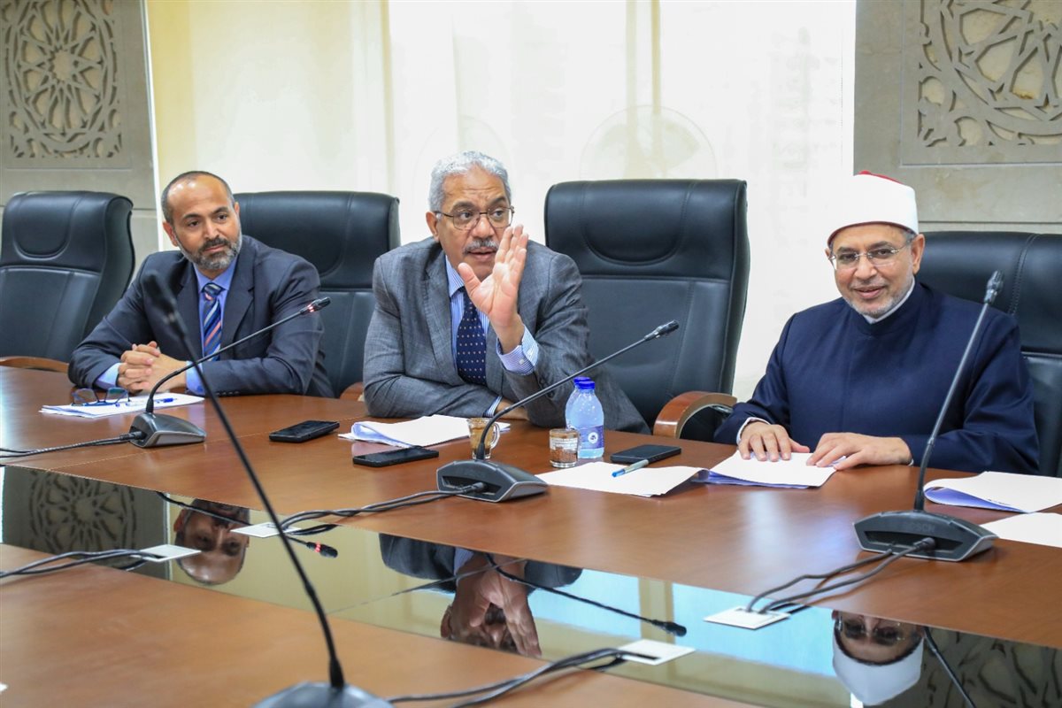 البحوث الإسلامية يناقش قضايا شرعية معاصرة تتعلق بالتطبيقات الطبية الحديثة