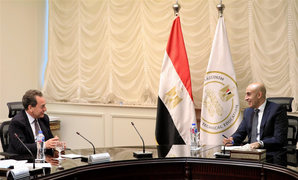 لقاء وزير التربية والتعليم والسفير الفرنسي