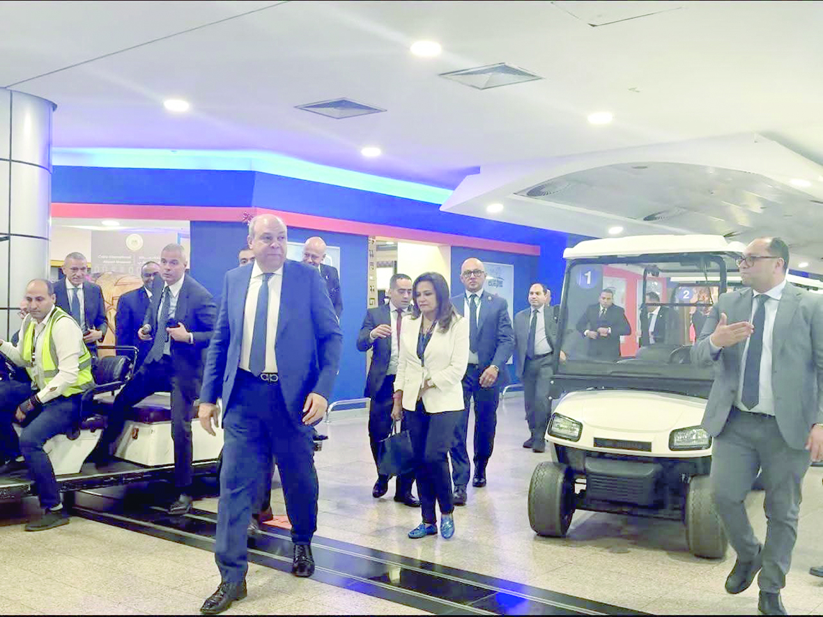 نواب الشعب ووزارة الطيران يبحثون مشاريع التطوير بالطيران المصرى&nbsp;