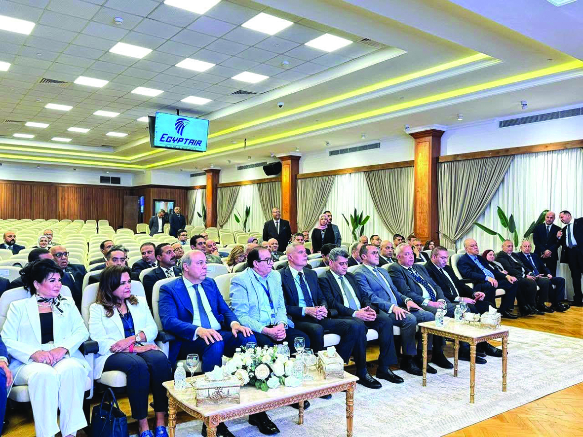 أعضاء مجلس النواب والشيوخ خلال الاستماع إلى تطوير الخدمات الجوية لمصر للطيران&nbsp;