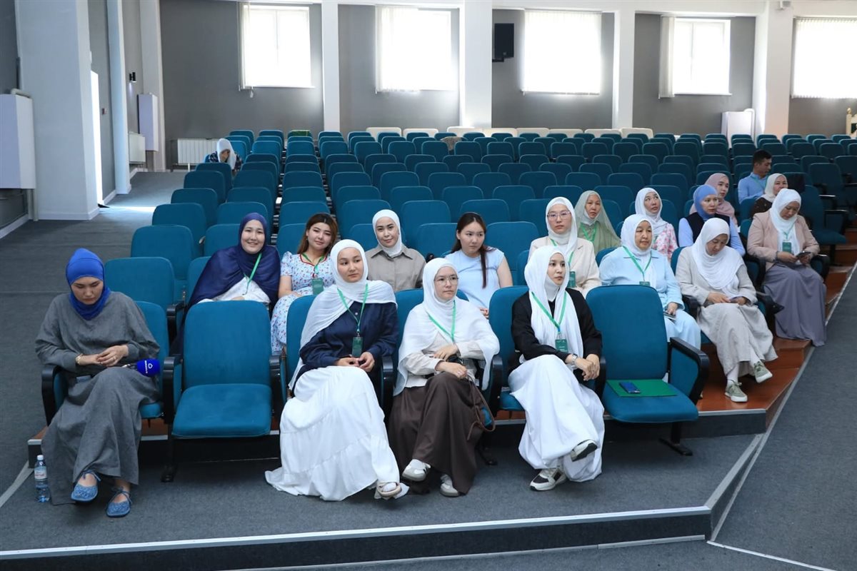 جامعة «نور-مبارك» تختتم دورة التعامل مع المتأثرين بالأفكار المتطرفة